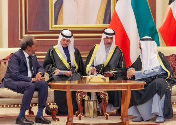 الرئيس الصومالي يقدم واجب العزاء بوفاة أمير الكويت الشيخ نواف الأحمد الجابر الصباح