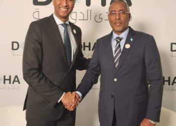 وزير الخارجية الصومالي يجتمع مع وزير التنمية الدولية الكندي على هامش منتدى الدوحة