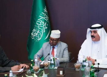 وزير الداخلية الصومالي يعقد اجتماعا مع مسؤولي مركز الملك عبدالعزيز للتواصل الحضاري
