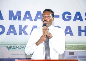 رئيس ولاية غلمدغ يفتتح مشروع بناء ميناء مدينة هوبيو