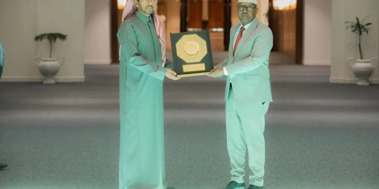 وزير الداخلية الصومالي يزور مركز “اعتدال”