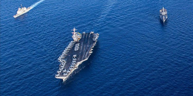 مدمرة أمريكية تسقط صاروخين استهدفا سفينة جنوبي البحر الأحمر