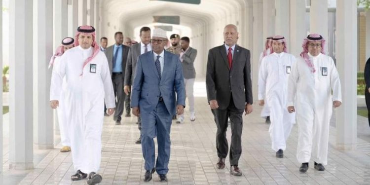 وزير الداخلية الصومالي يزور جامعة نايف للدراسات الأمنية