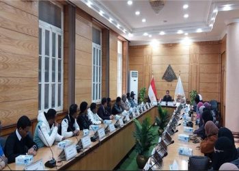 رئيس جامعة بنها يلتقي الطلاب الوافدين من الصومال