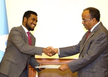 وزير الخارجية بالإنابة يتسلم أوراق اعتماد رئيس قسم العمليات لمنظمة الإيغاد في الصومال