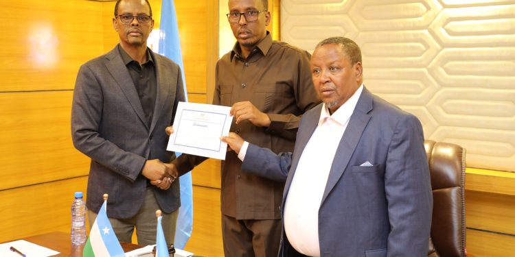 سفير الصومال لدى تركيا يستقيل من منصبه