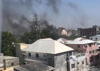 مقتل ثلاثة أشخاص في هجوم انتحاري بمقديشو