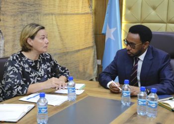 وزير المالية الصومالي  يعقد اجتماعا مع ممثلة البنك الدولي في الصومال