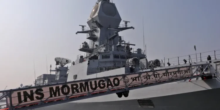 قوات هندية تصعد على السفينة المختطفة قبالة الصومال