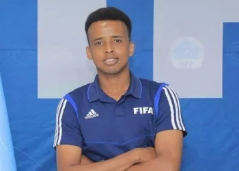 عمر عرتن … حكم صومالي يدير أولى مبارياته في كأس أمم أفريقيا