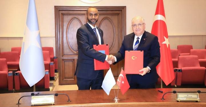 وزير الدفاع الصومالي يشيد باتفاقية الدفاع “التاريخية” مع تركيا