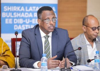 وزير العدل الصومالي يفتتح مؤتمر تشاوري مع المجتمع المدني حول صياغة الدستور