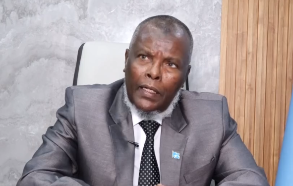 مدير عام وزارة الإعلام الصومالية يهنئ الإسرة الإعلامية باليوم العالمي للإذاعة