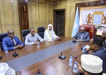 رئيس مجلس الشعب الصومالي يستقبل رئيس الاتحاد العالمي لعلماء المسلمين