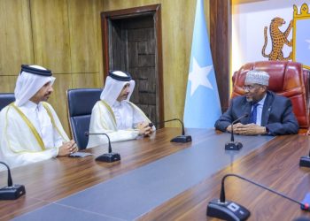 رئيس مجلس الشعب الصومالي يستقبل السفير القطري