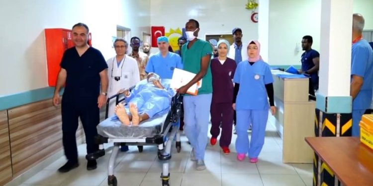 لأول مرة.. فريق طبي ينجح في عملية قلب مفتوح بمقديشو