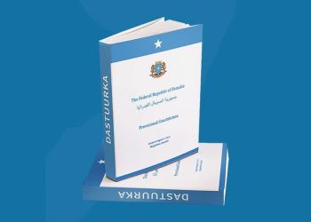الصومال: أعضاء البرلمان يستلمون نسخة معدلة من الفصول الأربعة للدستور المؤقت