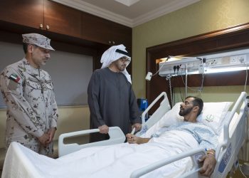 رئيس دولة الإمارات  يطمئن على صحة محمد سالم النعيمي الذي أصيب في العمل الإرهابي في الصومال