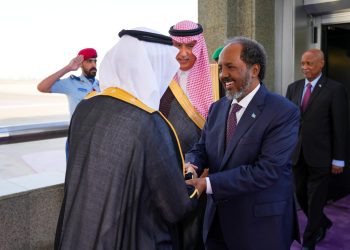 الرئيس الصومالي يصل إلى جدة لأداء مناسك العمرة