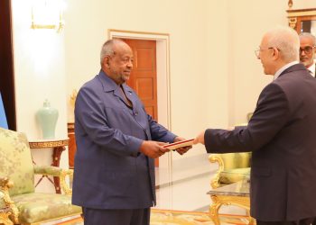 رئيس جيبوتي يتسلم أوراق اعتماد ثلاثة سفراء جدد لدى بلاده