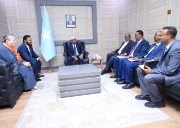 وزير الخارجية يبحث تعزيز العلاقات الصومالية الفنلندية مع المبعوث الفنلندي