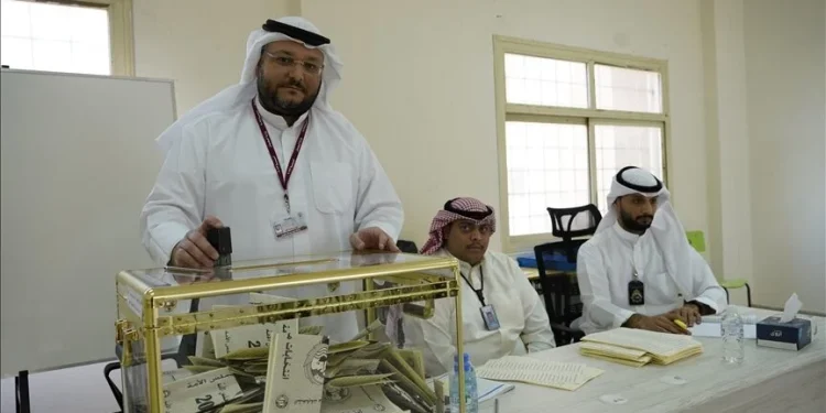 انتخابات برلمان الكويت.. مقعد وحيد للمرأة ونسبة مشاركة 62 بالمئة