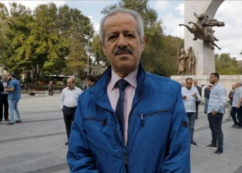 وفاة رائد الفضاء السوري محمد فارس في تركيا