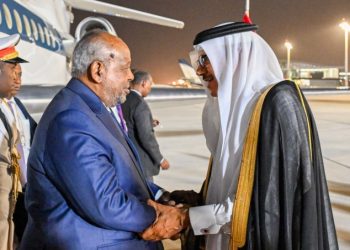 رئيس جمهورية جيبوتي يصل إلى مملكة البحرين للمشاركة في القمة العربية الثالثة والثلاثين