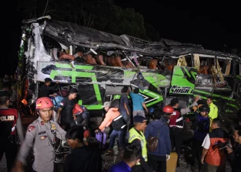 مقتل 11 معظمهم من الطلاب بحادثة تحطم حافلة في إندونيسيا