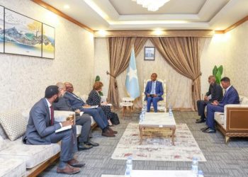 رئيس الوزراء الصومالي يودع المبعوثة الخاصة للأمين العام للأمم المتحدة لدى البلاد