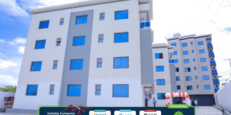 بنك بريميير يفتتح مشروعا سكنيا جديدا في مقديشو (بالصور)