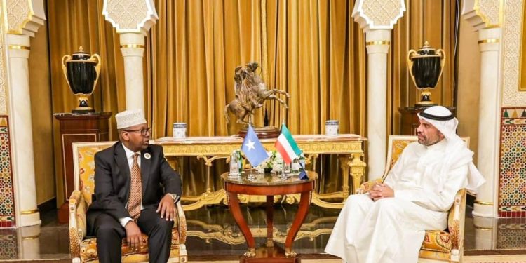 وزير الخارجية الصومالي يلتقي نظيره الكويتي لبحث مجالات التعاون الثنائي
