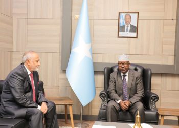 وزير الخارجية الصومالي يبحث مع القائم بأعمال السفارة الليبية تعزيز العلاقات وسلامة المهاجرين