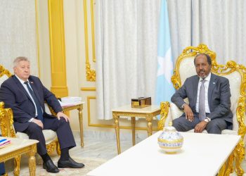 الرئيس الصومالي يستقبل سفير روسيا غير المقيم