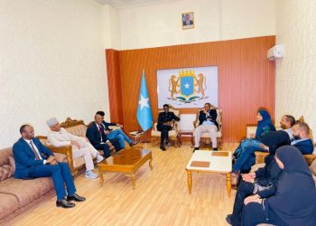 وفد من البرلمان الكيني يصل مقديشو