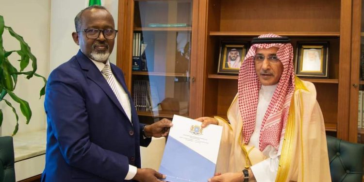 ولي العهد السعودي  يتلقى رسالة خطية من رئيس جمهورية الصومال