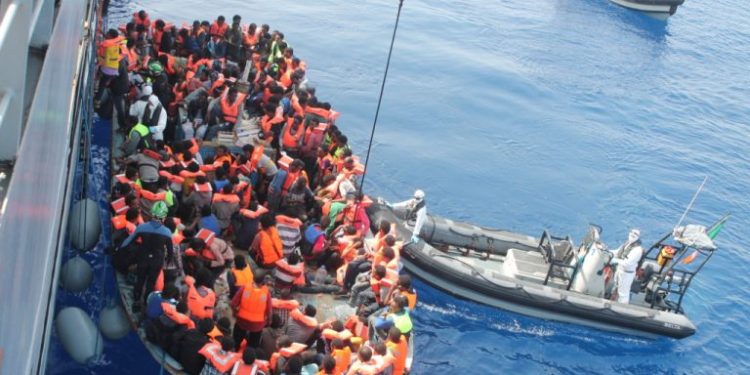 تحرير مهاجرين من بينهم صوماليون بليبيا