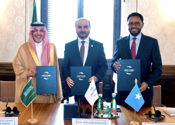 وزير المالية الصومالي يوقع اتفاقية ثلاثية لدعم اقتصاد البلاد