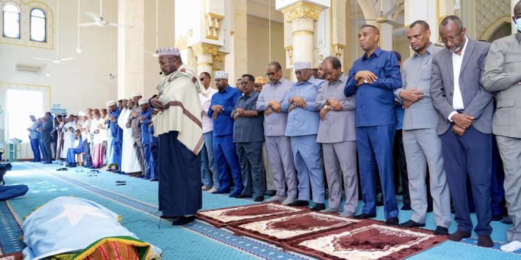 رئيس مجلس الشعب الصومالي السابق يوارى الثرى بحضور قادة البلاد
