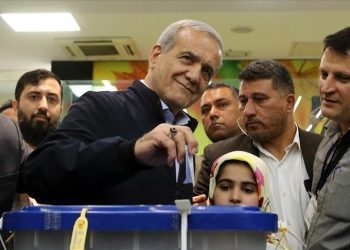 إيران.. المرشح الرئاسي مسعود بزشكيان يتصدر سباق الانتخابات