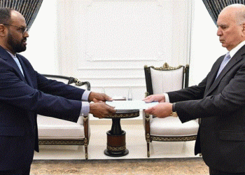 سفير الصومال الجديد يسلم أرواق اعتماده إلى وزير خارجية العراق