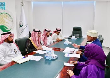 مساعد المشرف على “سلمان للإغاثة” يلتقي سفير الصومال لدى المملكة