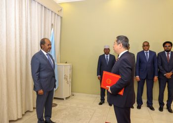 الرئيس الصومالي يتسلم أوراق اعتماد سفير الصين الشعبية