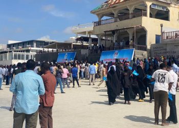 مظاهرة حاشدة بالعاصمة مقديشو للتنديد بالهجوم الإرهابي على شاطئ ليدو