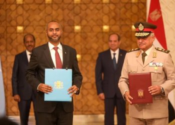 الرئيس الصومالي ونظيره المصري يشهدان مراسم التوقيع على بروتوكول التعاون العسكري بين البلدين