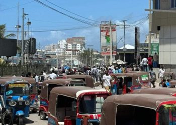 سياسيون بينهم رؤساء سابقون يدينون تعامل الحكومة الصومالية مع المتظاهرين