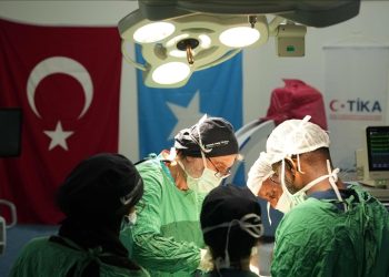 “تيكا” التركية تقدم خدمات صحية مجانية في الصومال