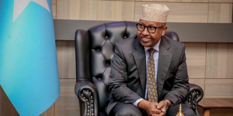 فقي يغادر إلى جدة للمشاركة في الاجتماع الاستثنائي لمنظمة التعاون الإسلامي حول “جرائم إسرائيل”