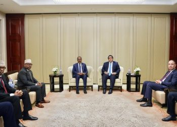 فيديو… الرئيس حسن شيخ يلتقي رئيس المجلس الرئاسي الليبي بالعاصمة الصينية بكين