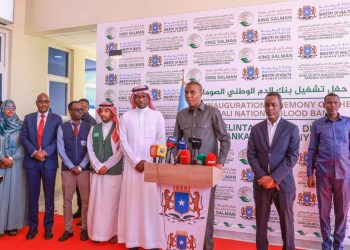 رئيس الوزراء يقوم بتشغيل بنك الدم الوطني